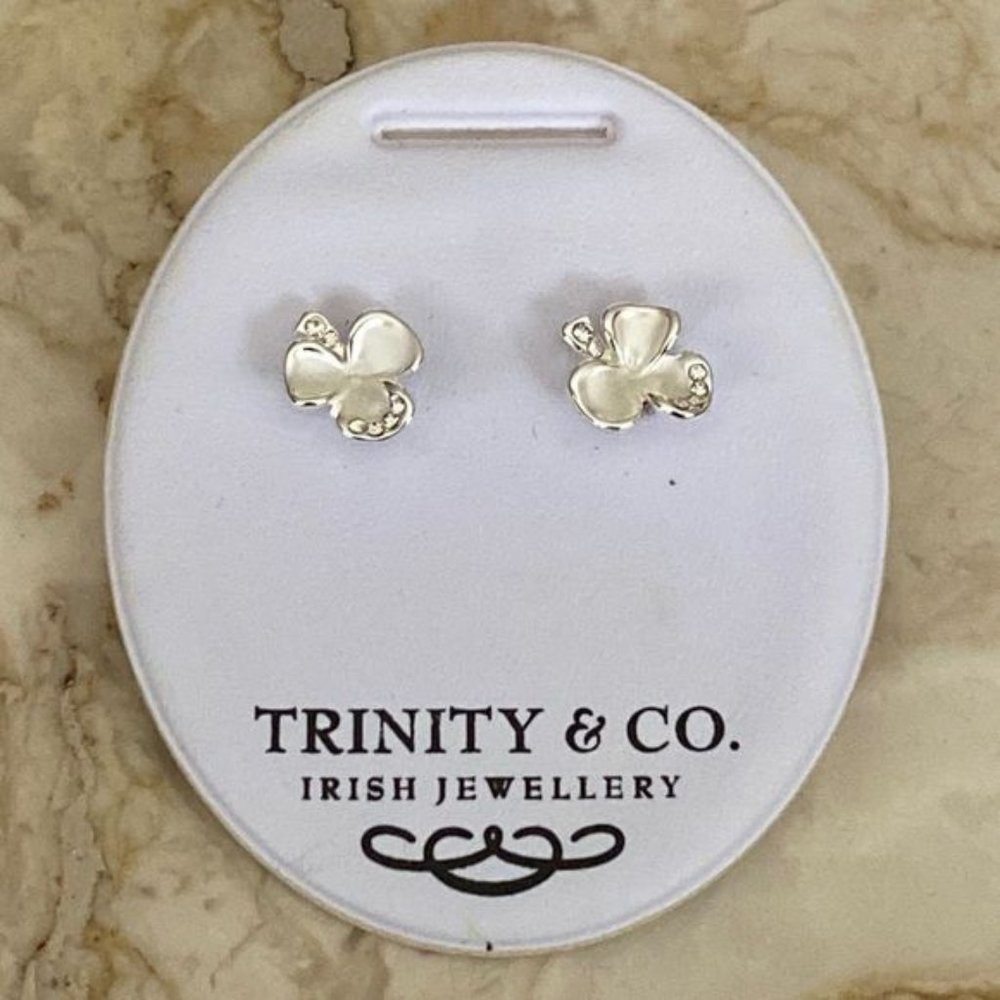 NWT Trinity?& Co Silver Tone Irish Shamrock Stud Earrings